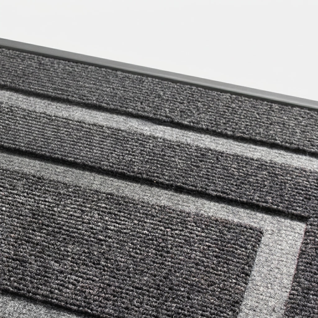 Close-up of the Kalzu outdoor doormat's woven fibre texture