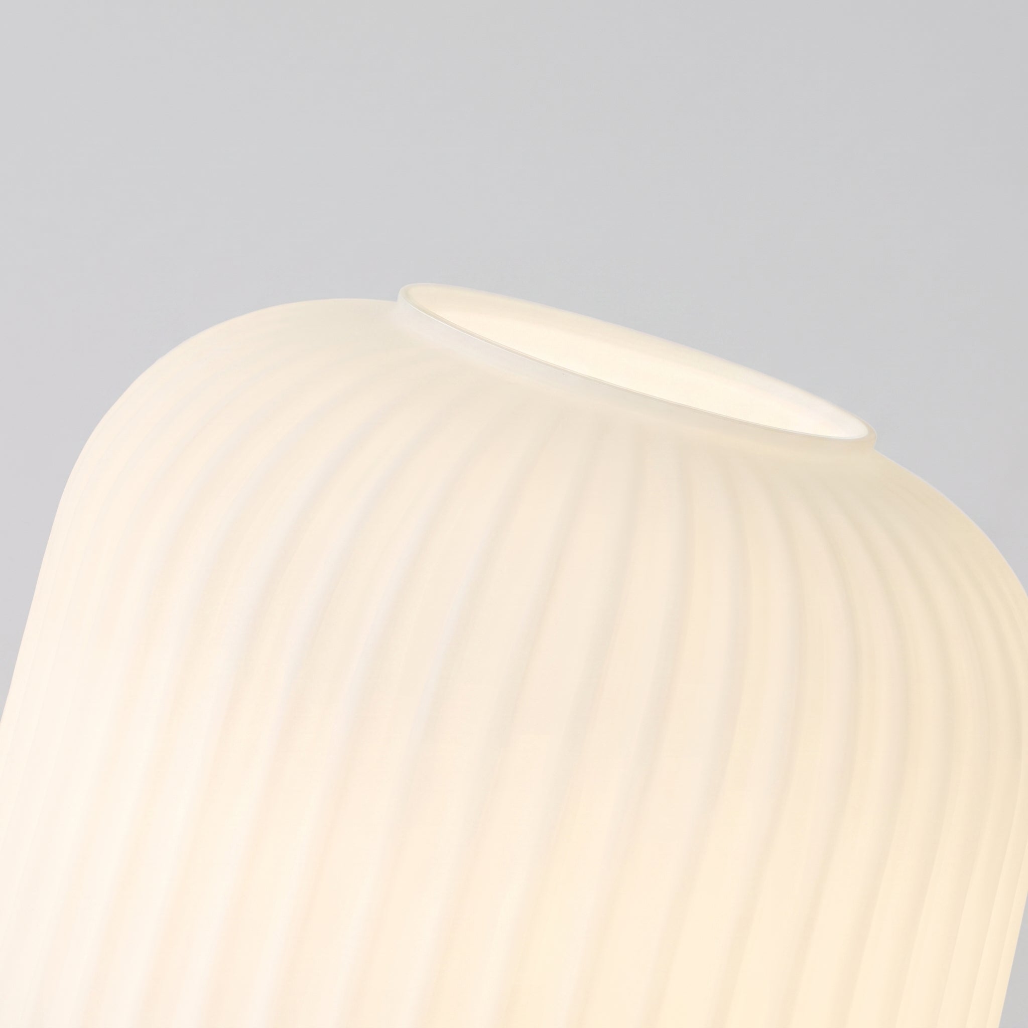 Close-up of the Qavlu ribbed glass shade texture